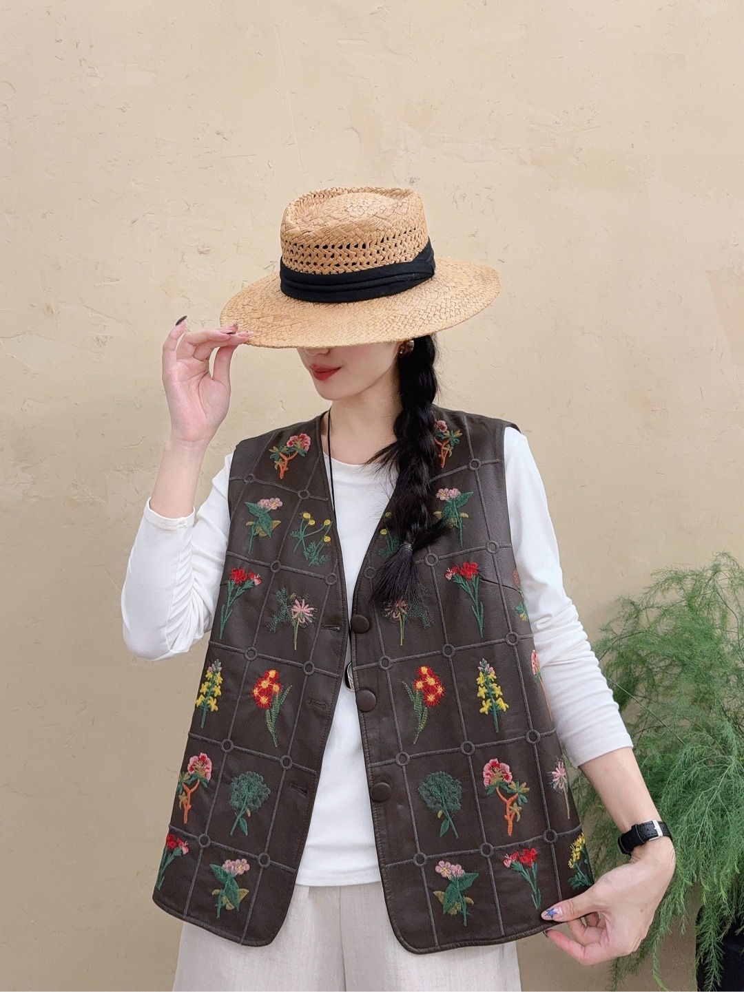 2025 otoño nueva mujer bordada estilo nacional chaleco de cuero retro V-collar cardigan chaqueta de estilo viejo vestido de moda de otoño