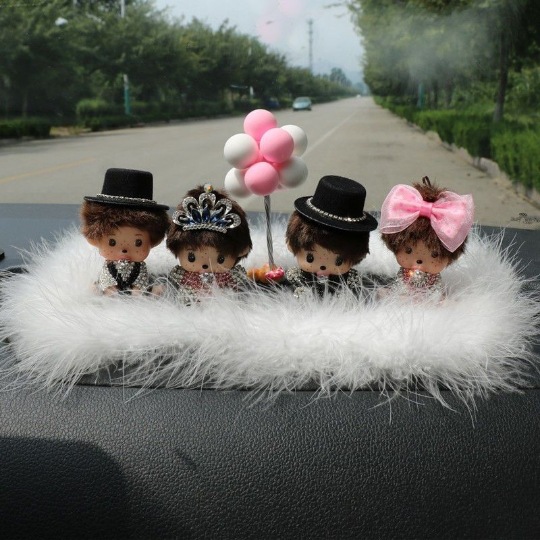 Katie asiento de perfume de coche cerámica gato diamante adornos de coche KT decoración de coche caja de perfume de coche al por mayor