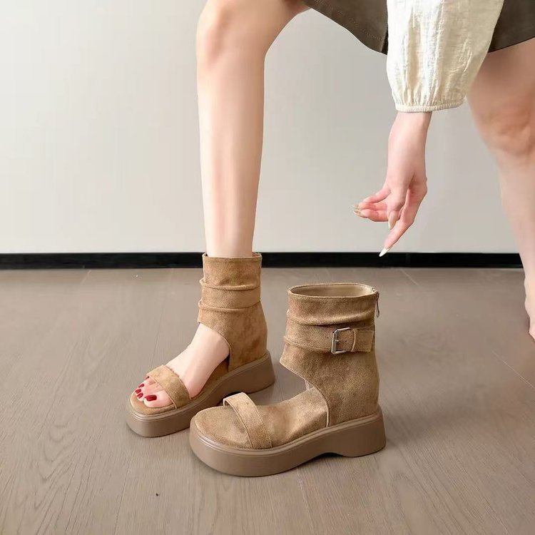 2026 verano nuevo estilo coreano aumento de altura botas romanas para mujeres con una palabra pequeña con una parte inferior gruesa de los dedos de los dedos de las sandalias