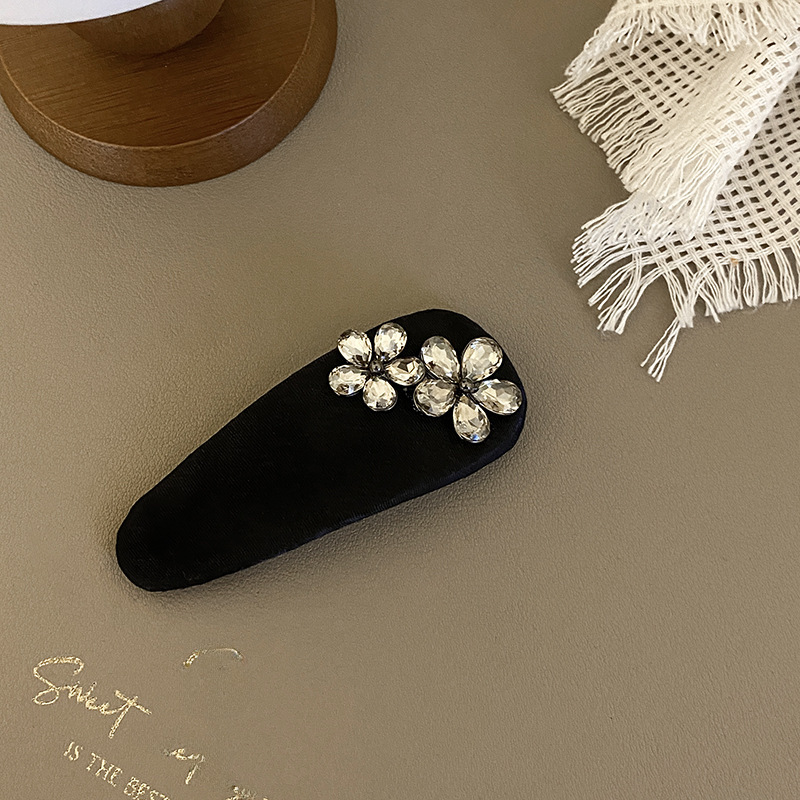 2023 black flower crystal headband satin pleated rhinestone side clip female autumn and winter high-grade temperament hair band_voghion.com