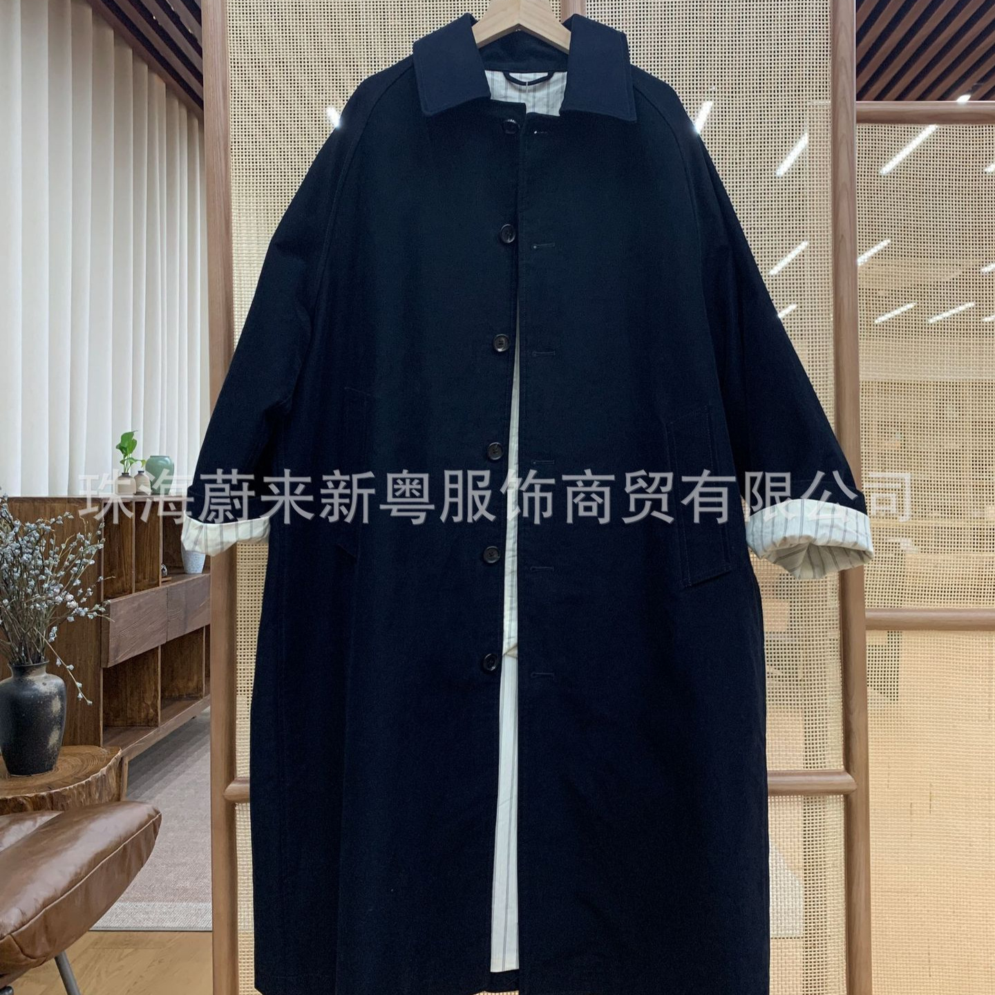 Imported Henggong Cotton High-End Black Oversized Lapel Long Trench Coat for Women, a Touch of Blue Fy144