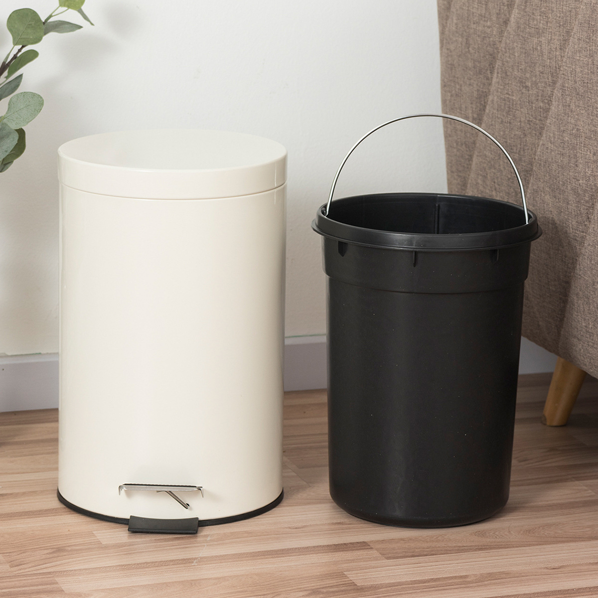 Bote de basura abatible redondo beige transfronterizo Cocina doméstica Pedalear con tapa Cubo de limpieza silencioso