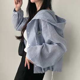 韩国chic早秋时尚气质竖条纹撞色连帽系扣宽松休闲百搭短款外套女
