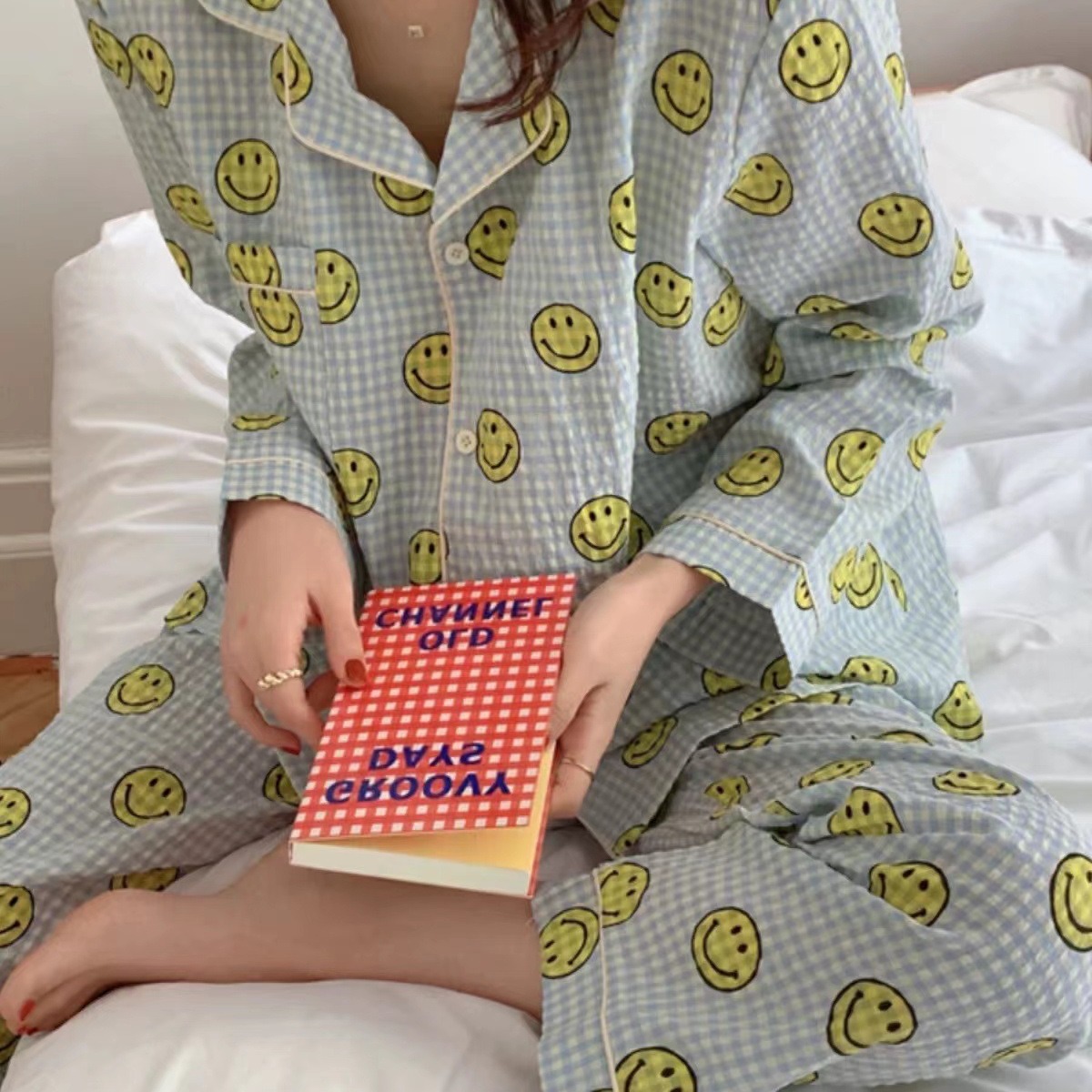 가을 새로운 웃는 얼굴 홈 옷 세트 여성의 봄 달콤한 거품 격자 무늬 외부 잠옷 인터넷 축하 라이브