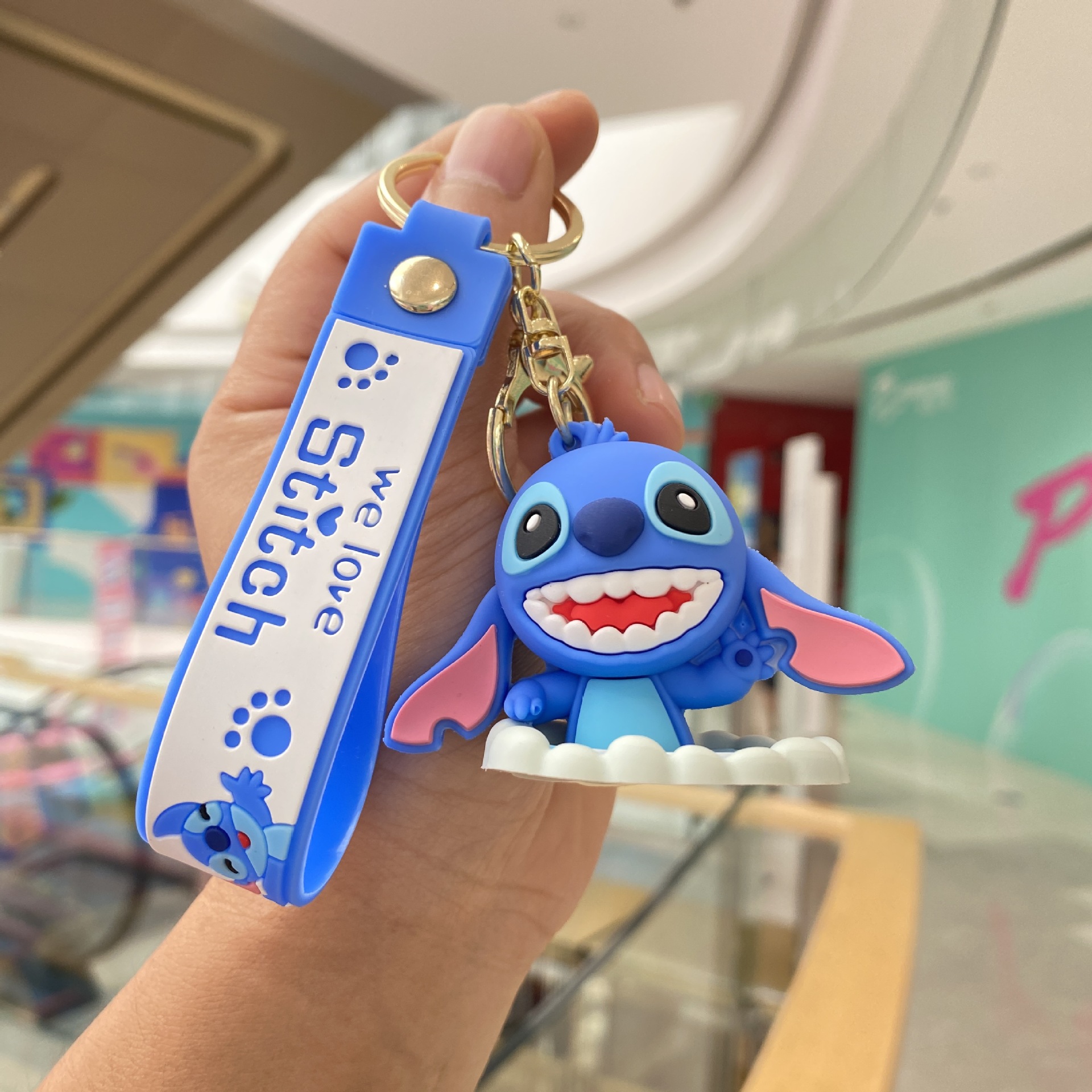 Cartoon Q versión puntada llavero moda fresco lindo colgante bebé captura máquina muñeca pareja pequeño regalo al por mayor