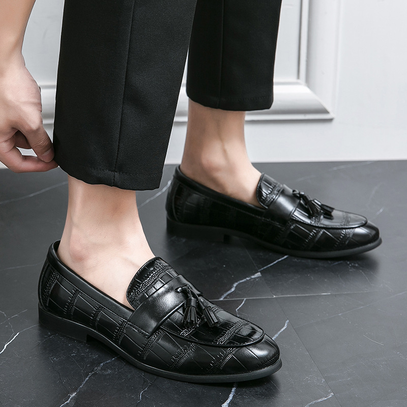 Hombres de tamaño grande con bordas en relieve zapatos de cuero de comercio exterior de tamaño 46 zapatos de hombre 2024 primavera y otoño británicos zapatos de cuero de punta image 4