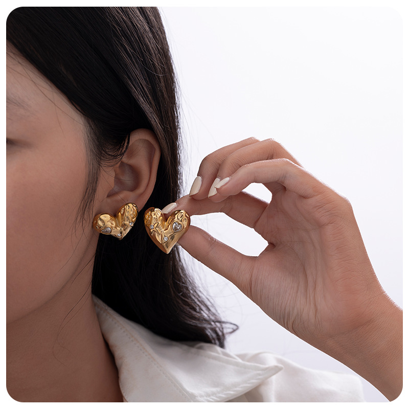 Taina Omeiins amor zircon orejetas femenina encantadora nicho de alta sensación orejetas de acero inoxidable orejetas 18K
