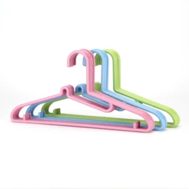 保鲜盒、饭盒;衣架;垃圾桶