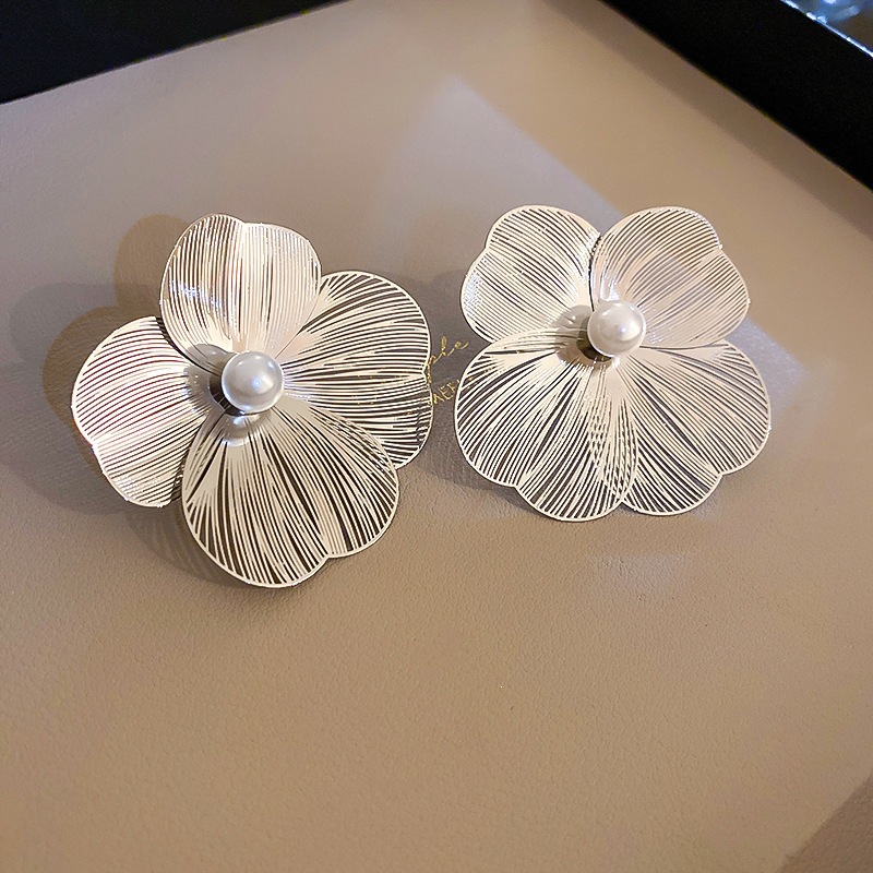 Nicho de diseño de plata amor geometría bola aguja de plata pendientes transfronterizos venta caliente minimalista viento frío fábrica de alto nivel image 31