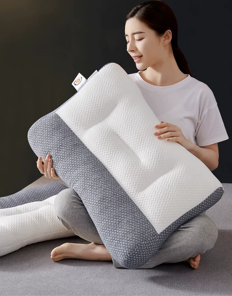 Traction pillow white gray