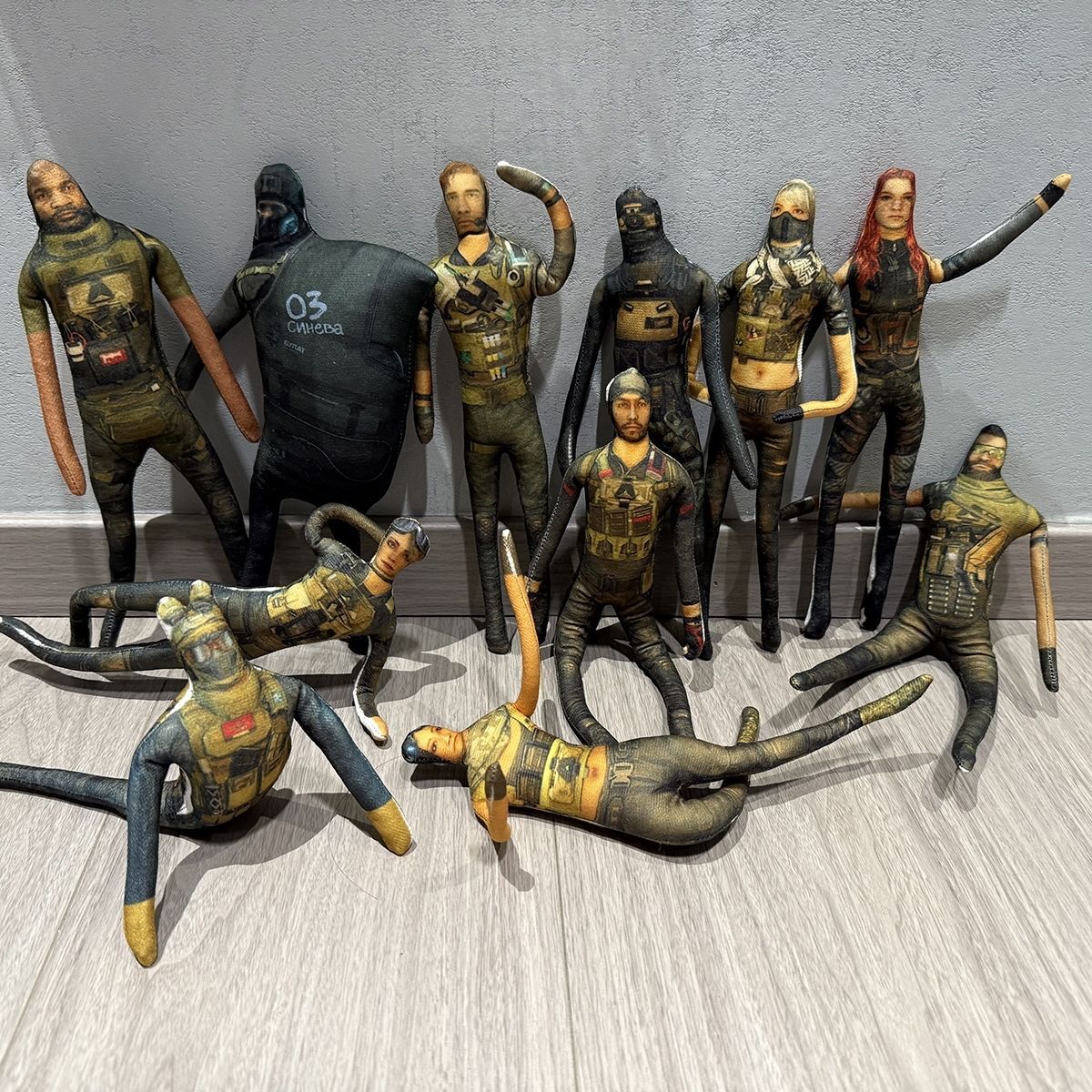 In-Stock Delta Operation Abstract Figurine Bee Doctor Uluru Veyron Rat Dry Dark Blue Game Skeleton Figurine