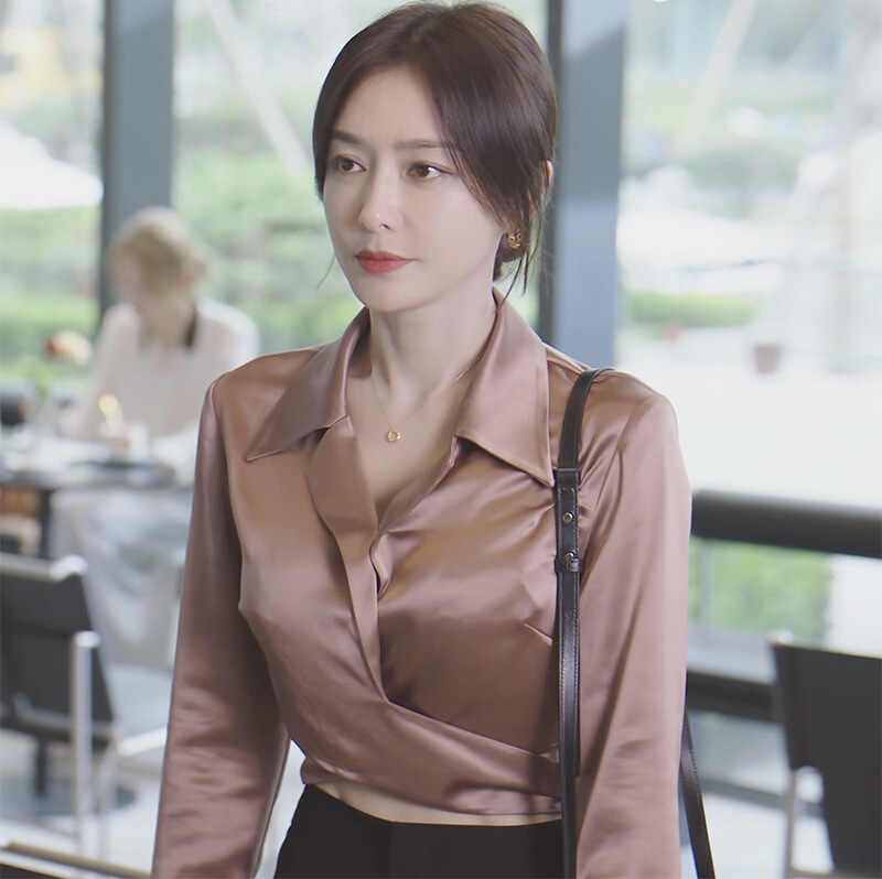 Elegant Pink Satin·Shining Like Her, Qin Lan and Guan Wen's Same Style Heavy Silk Waist-Revealing Tie-Bow Shirt Elegant Pink Satin·Shining Like Her, Qin Lan and Guan Wen's Same Style Heavy Silk Waist-Revealing Tie-Bow Shirt
