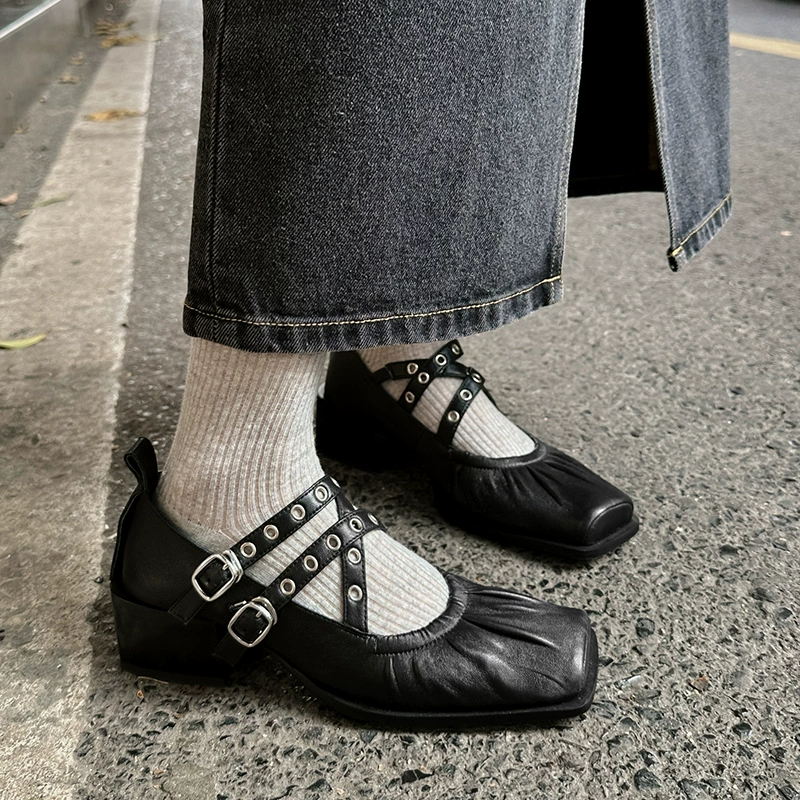 Овчинка нишевый дизайн смысл квадратная голова мягкая кожа Le Fu туфли на толстом каблуке одиночные туфли женские 2024 новые черные складки маленькие кожаные туфли