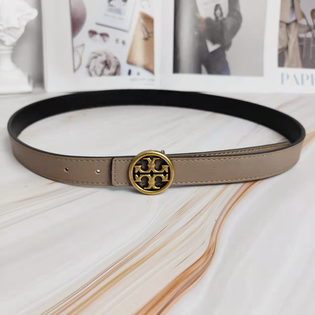 2022 nuevo cinturón de piel de vaca de color para mujer, sello de cintura ancha con letra de TB, hebilla liso de bronce, cinturón de todo fósforo, spot al por mayor