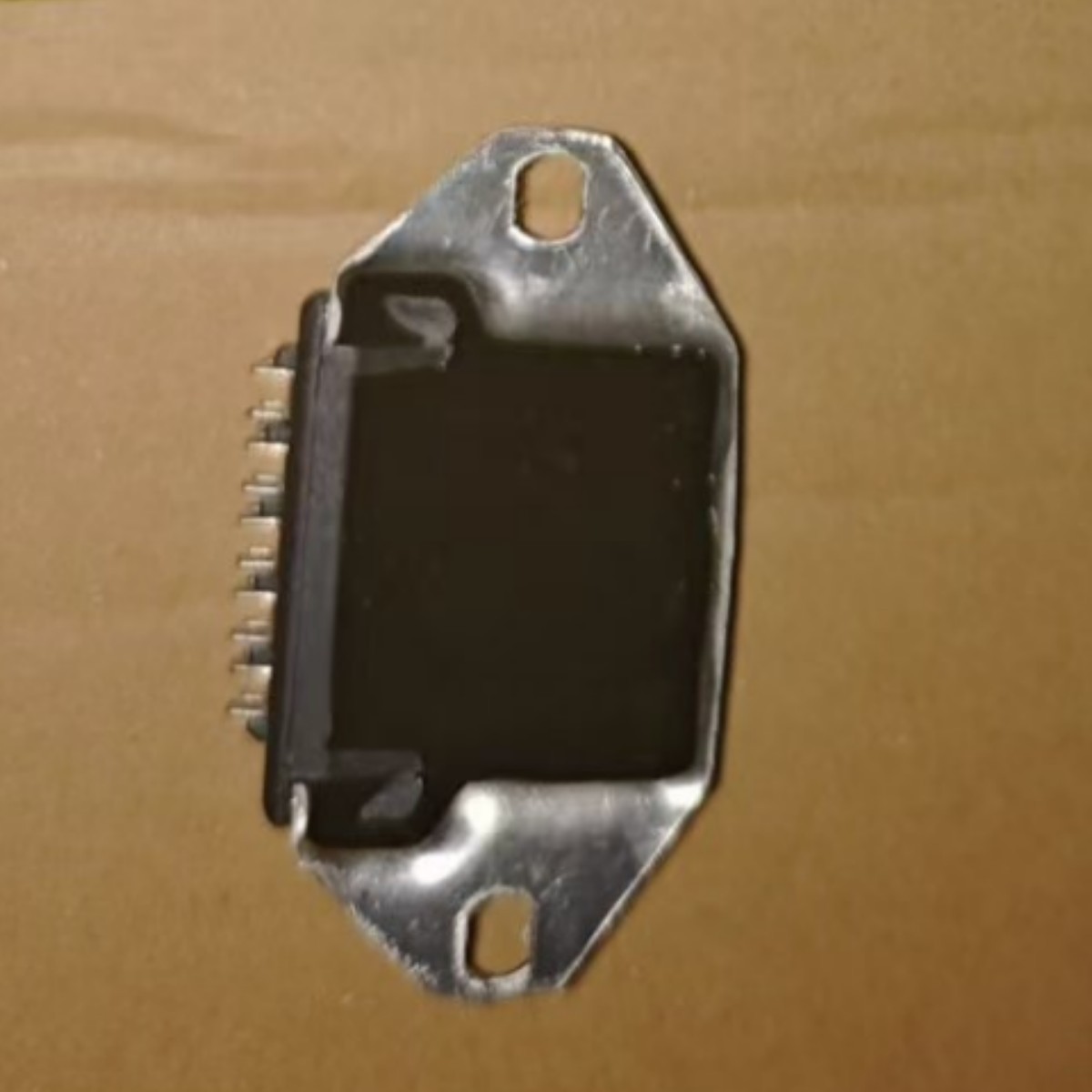 Factory Direct Supply of Car Generator Regulator Ih708 24V Electronic Regulator Car Voltage Regulator