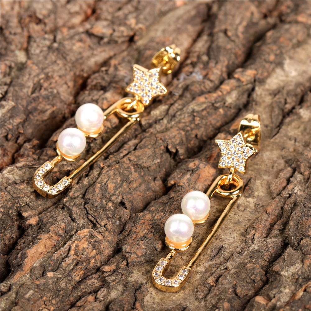 Retro Fashion Pearl Earrings Wholesale display picture 10