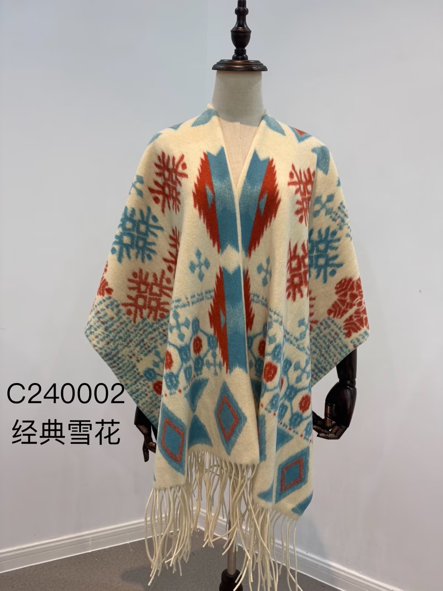 Tinta pintura chal decoración turística con una capa retrógrada larga con una capa de bordas con una camiseta con un chal