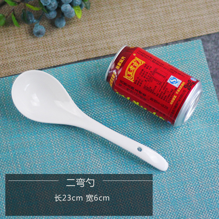 두 개의 곡선 숟가락 (길이 23cm, 너비 6.7cm)