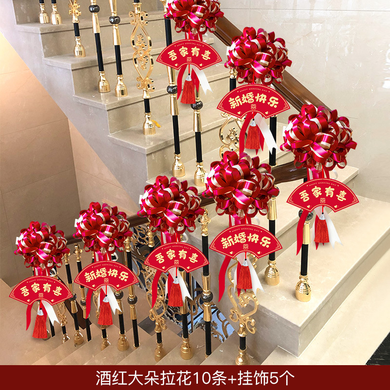階段の手すりは男性の結婚式の装飾セットのアイデアを飾っています。|undefined