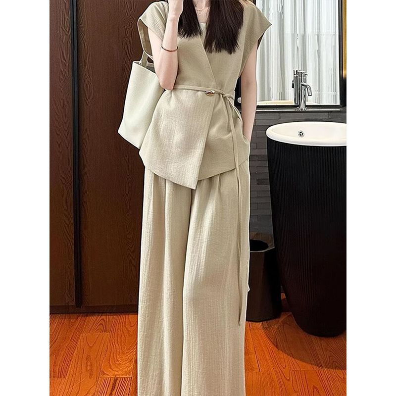 2026 Super Trendy Summer Outfit, a Complete Set with a Sophisticated and Luxurious Feel, Feminine Khaki Vest and Pants Set for Women