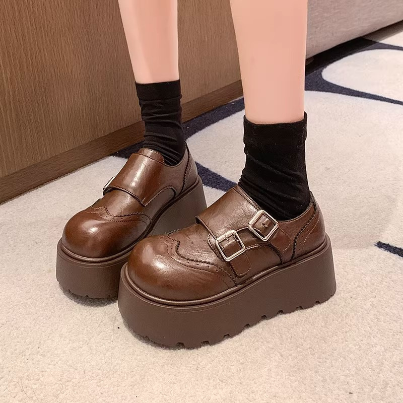 Pequeño aumento de altura zapatos Lefour mujeres 2026 primavera nuevo estilo británico marrón retro versátil zapatos de cuero pequeño bloque