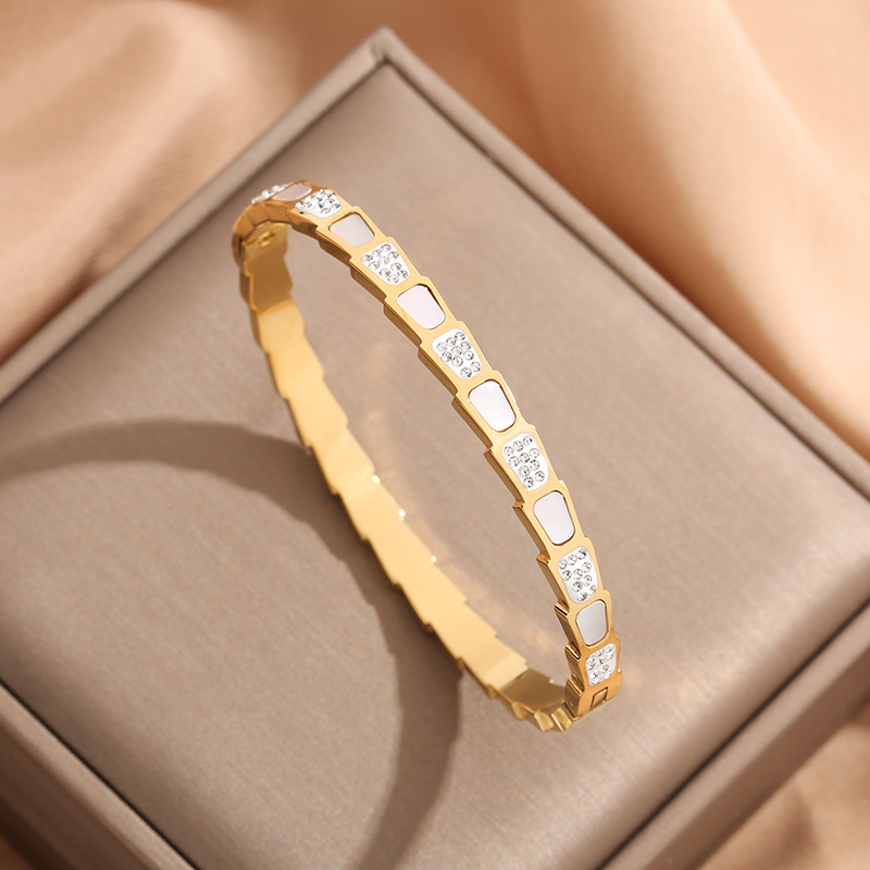 Brazalete de oro de color blanco de lujo ligero nicho chapado en oro transfronterizo nuevo no decolor exquisito brazalete de acero de titanio de apertura para niños