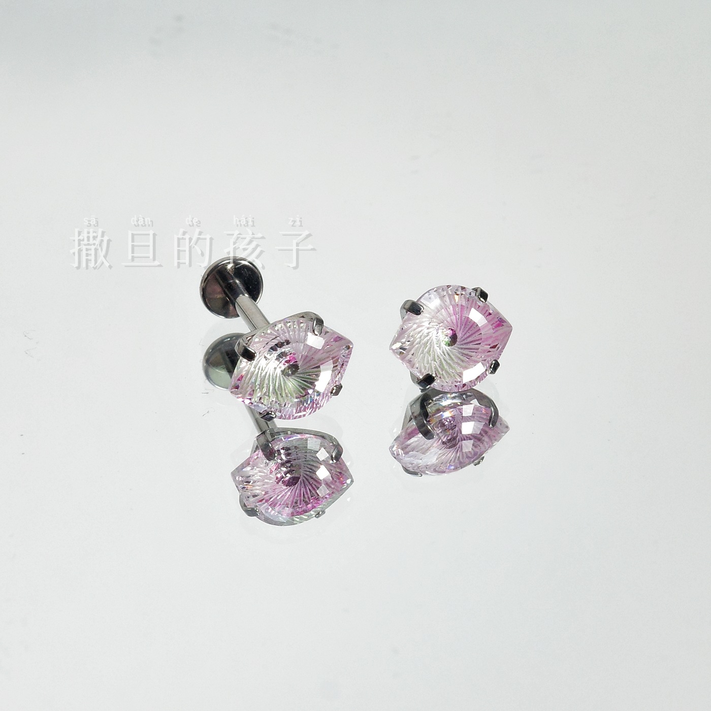 Satan's Child Devil Eye Lip Stud Titanium Alloy Internally Threaded Niche Ear Cartilage Stud detail image 7