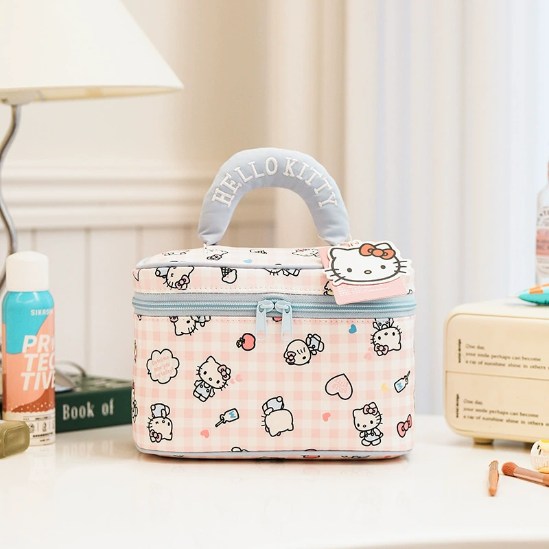 Косметичка Sanrio стеганая с синтепоном-наполнением, просторная дорожная организация, рисунки с героями