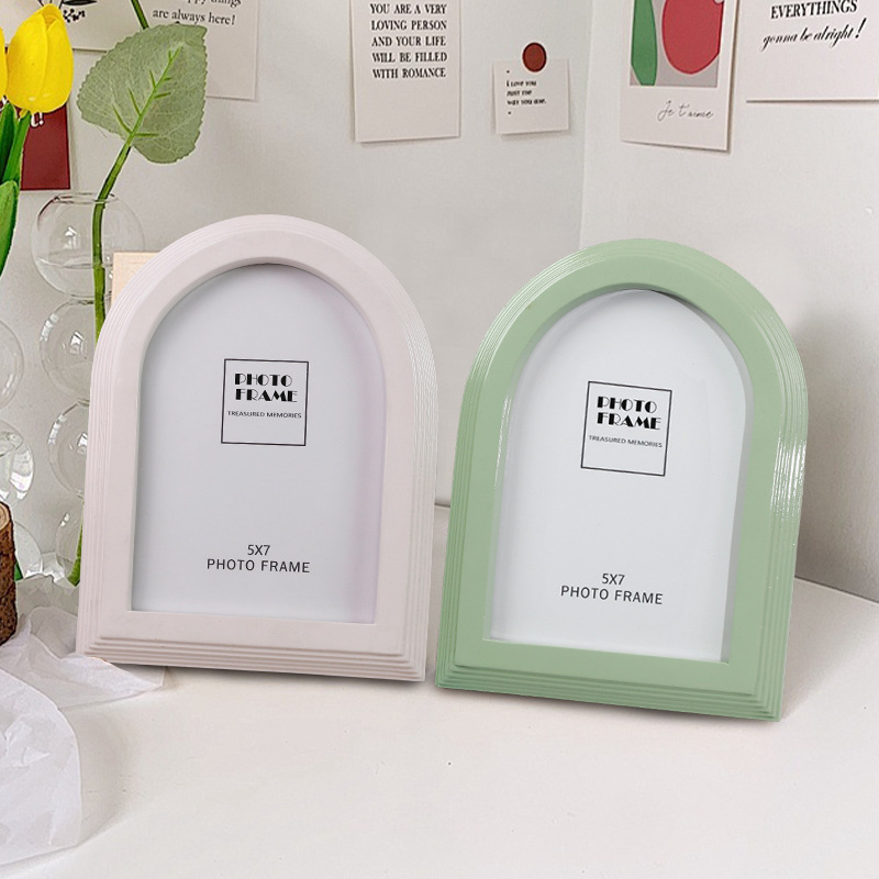 Modern Minimalist Arched Resin Photo Frame with Lacquer Finish, 5*7 Glossy Texture, Perfect Addition to Home Decor