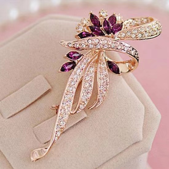 新商品の高級ブローチの軽い豪華なスーツのコートの胸の花、日韓の気質のピンの大気の百合の精巧な個性の装飾|undefined
