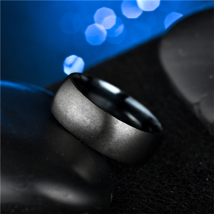 Anillo de acero inoxidable de titanio de estilo europeo y americano anillo de acero inoxidable negro esmerilado fábrica de joyas al por mayor