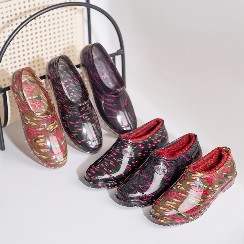 Zapatos de lluvia de cuatro estaciones para mujeres de tubo corto, zapatos de saliva poco profundos para mujeres, zapatos de goma de cocina para trabajar fuera, algodón resistente al desgaste, antideslizante