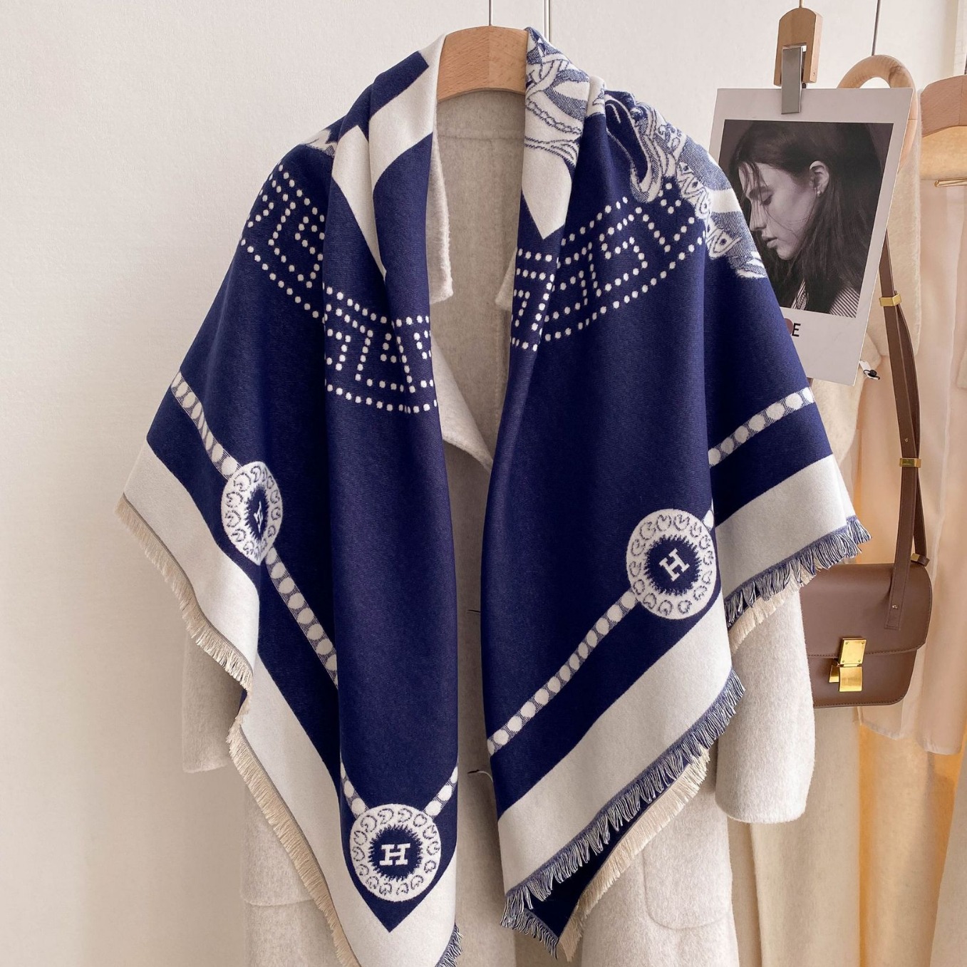 Corea del Sur H Horse imita bufandas de cashmere de alta calidad bufandas cálidas para mujeres otoño y invierno nuevo tipo de capa gruesa