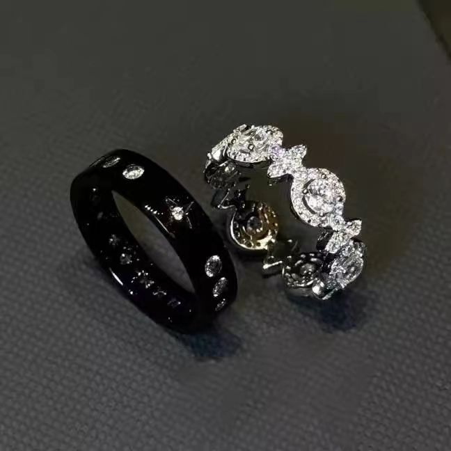 Fashionable universal elegant ring