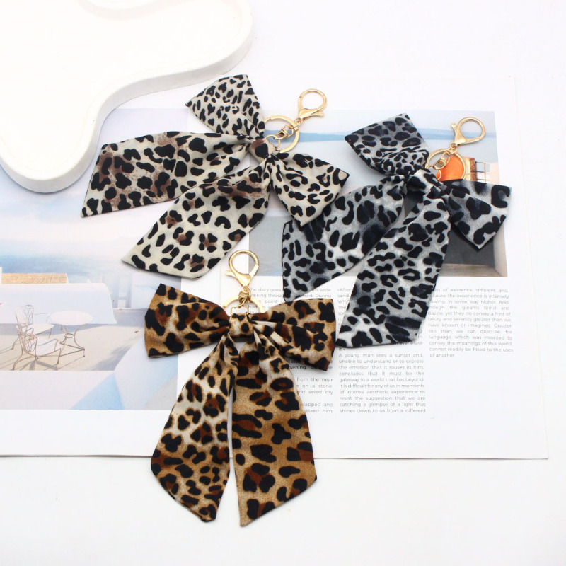 Cross-border autumn and winter leopard print bow keychain, Korean-style fabric ribbon bag pendant, creative car keychain