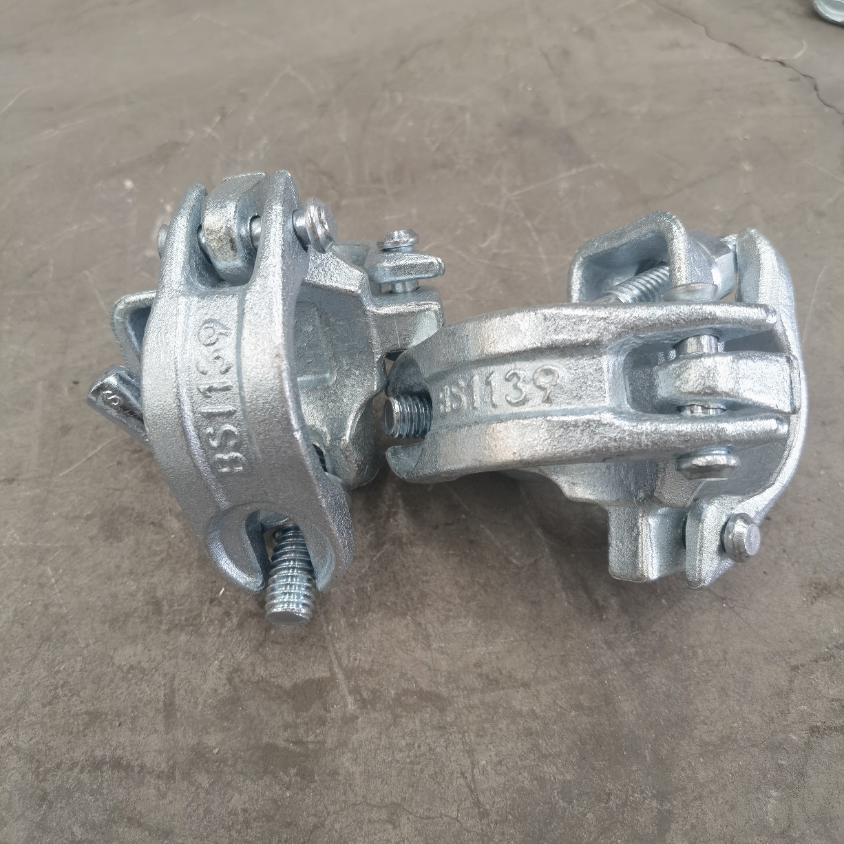 锻造镀锌扣件厂家现货批发悬梁直角转向连接扣件英式扣钢管底座