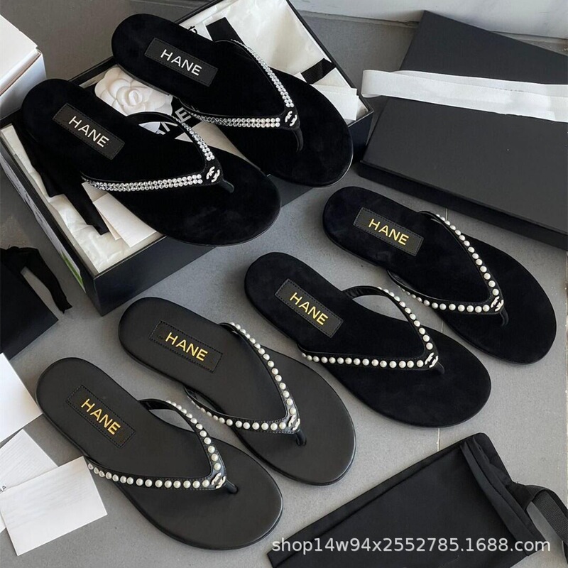 2026 Foreign Trade In-Stock Chanel-Style Rhinestone Velvet Flip-Flops for Women, Pearl Sandals, European and American, Middle Eastern Styles