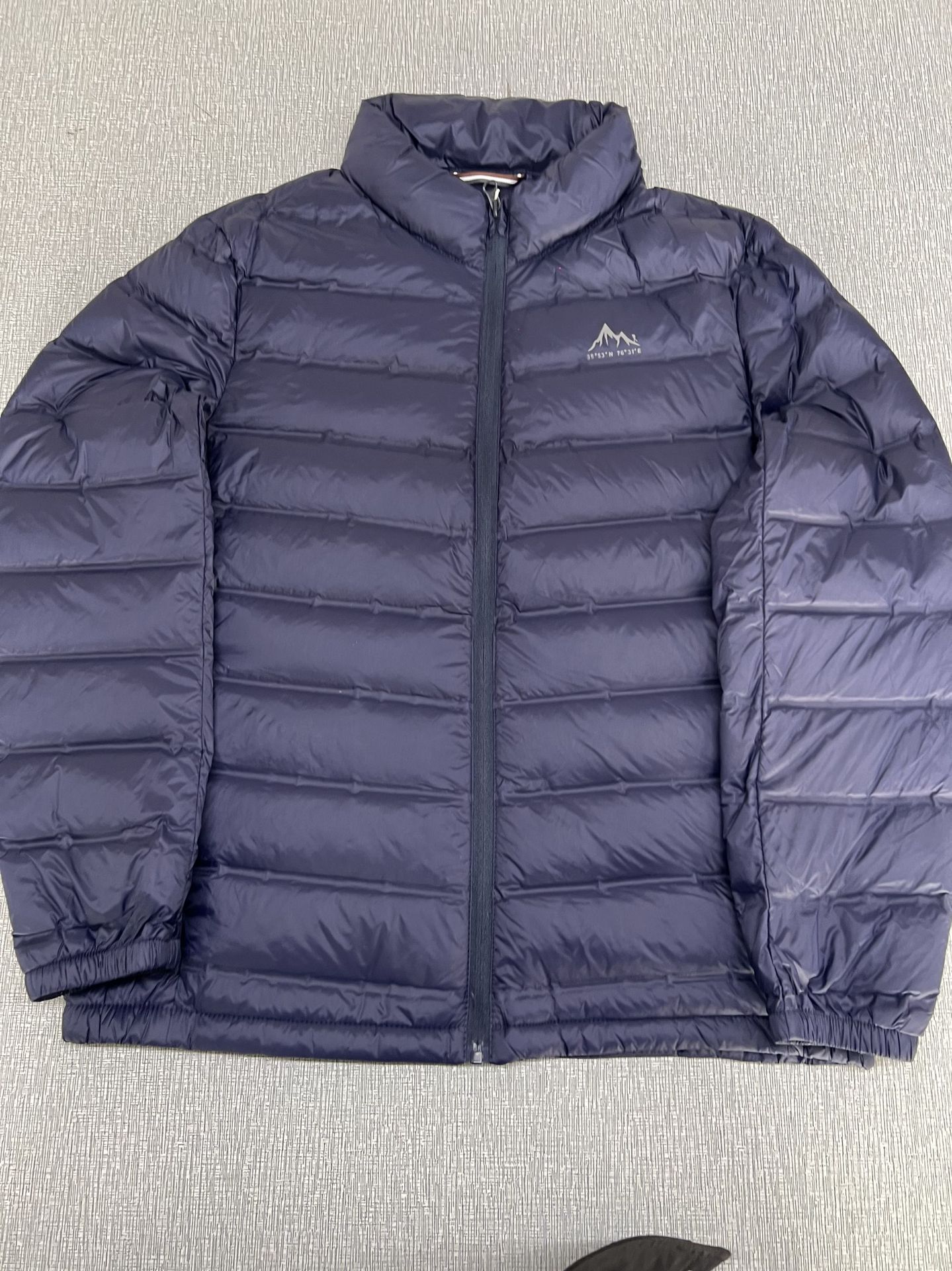 다크 네이비 블루(이 색상은 브랜드의 마지막 주문입니다. 사이즈는 모두 B 버전이며 일반 사이즈보다 반 사이즈 더 큽니다. 태그가 없으며 상표가 잘려 있습니다.)