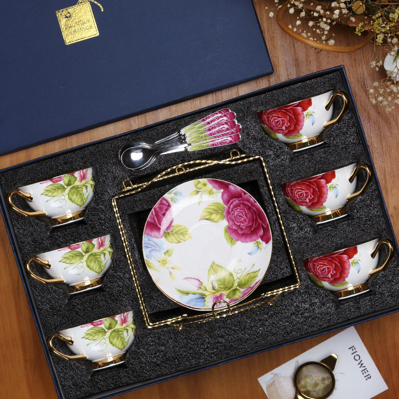 China de hueso de alta apariencia traje de taza de café de estilo europeo Taza de cerámica y platillo británico juego de té de la tarde traje caja de regalo