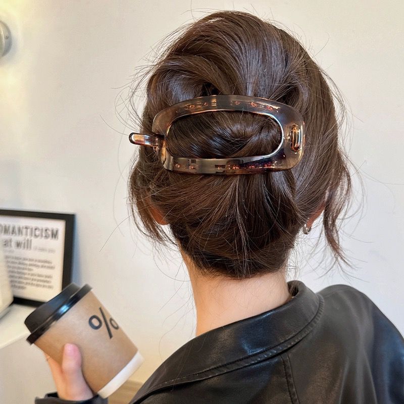 Pinza para el cabello de una palabra de temperamento simple clip giratorio de la parte posterior de la cabeza de las mujeres 2025 nuevo clip de agarre para el cabello de placa retro clip de boca de pato tocado