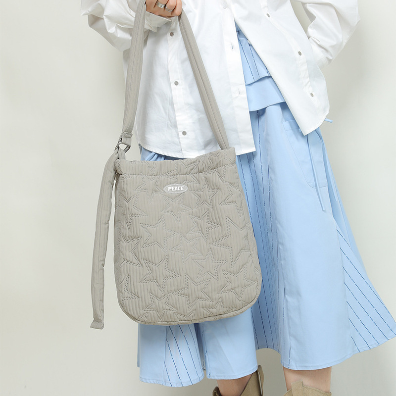 2025 New Cotton-Filled Quilted Tote Large Bag Quilted Bag Korean Niche Designer Commuter Bag Crossbody Bag Versatile
