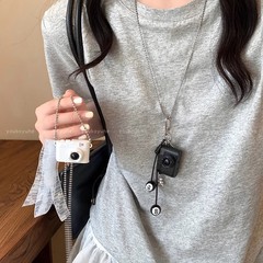 かちりと光るカメラのペンダントのネックレスの女性のレトロな個性のヒップホップの長いタイプの衛の鎖の独特な設計の百合の装飾