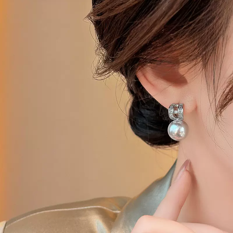 法式字母H轻奢气质仿珍珠耳钉饰品女小众设计感几何镂空耳饰潮