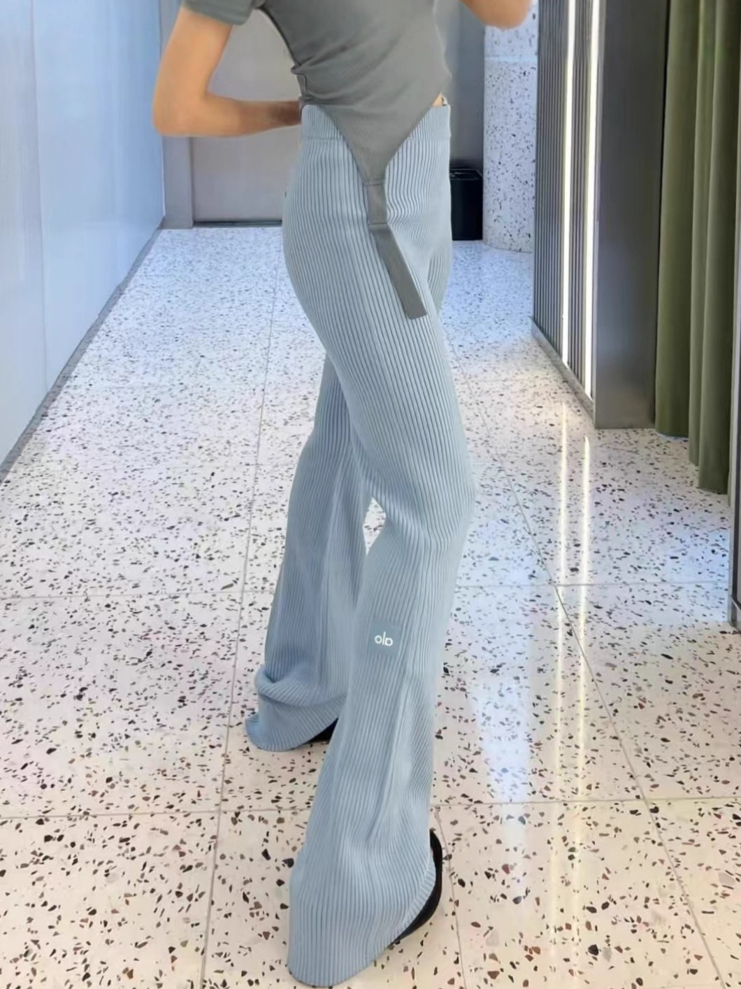Solid color knitted flared trousers