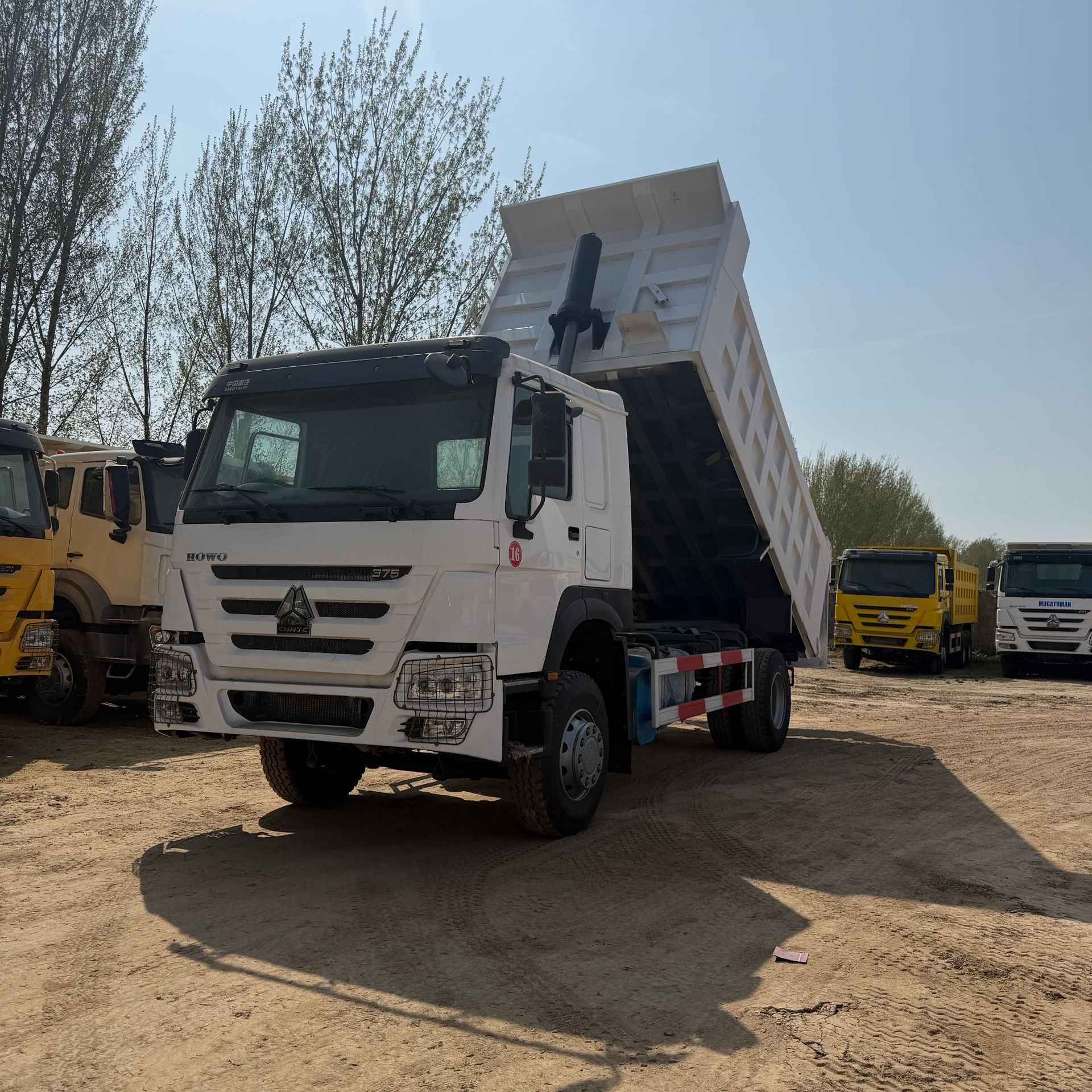 Export of China Heavy Duty Truck HOWO 4X2 small construction waste transport dump truck, customizable