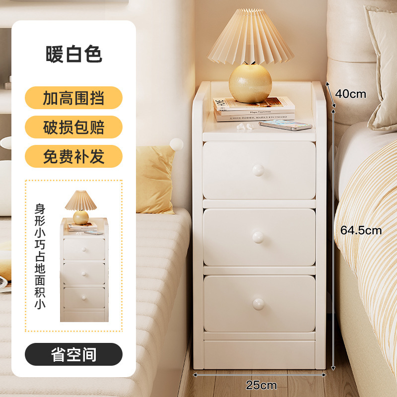 El estante de la cabecera es extremadamente estrecho, el gabinete de almacenamiento con grietas de estilo crema francés, la esquina de la puerta, el espacio trasero, el gabinete delgado, el gabinete de almacenamiento de piso