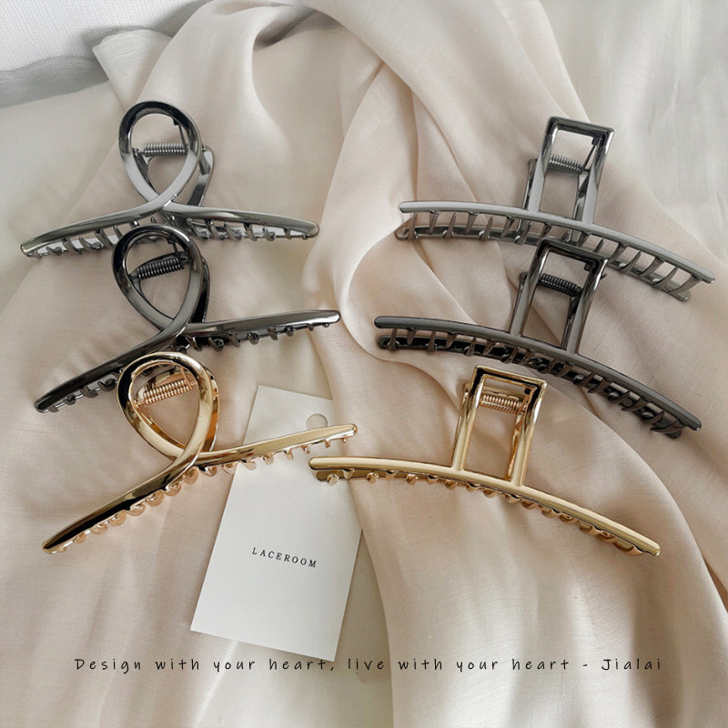 High-Quality Alloy Hair Clip for the Back of the Head, 2026 New Model, Simple Spray-Painted Large Shark Clip Hair Accessory