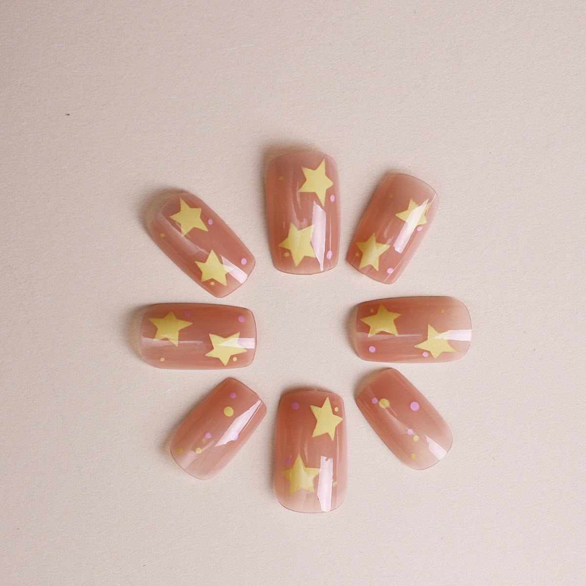 Millones de puntos de venta de uñas simples, estrellas de punto de onda, uñas blanqueadoras, 24 piezas de uñas dulces, uñas desmontables.