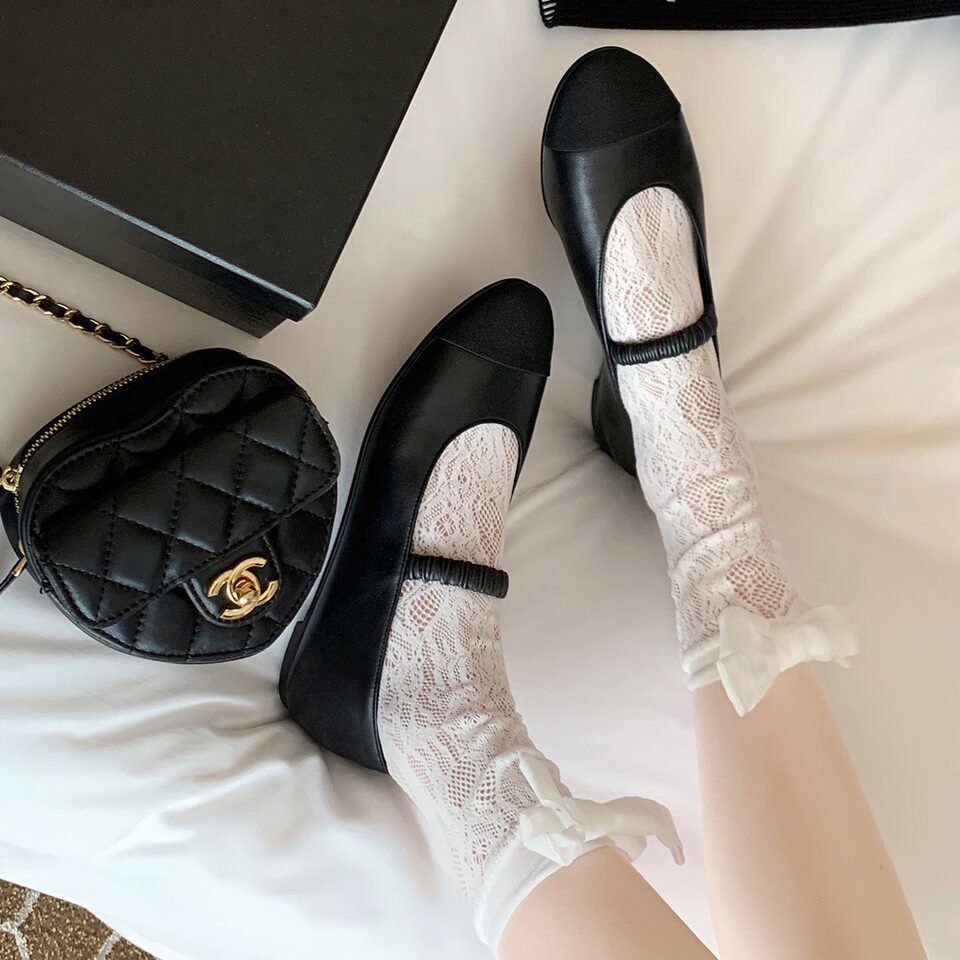 Giày lười nữ mũi tròn phối màu, quai ngang co giãn, đế bằng gót thấp 1–3 cm — Màu đen, Trắng sữa