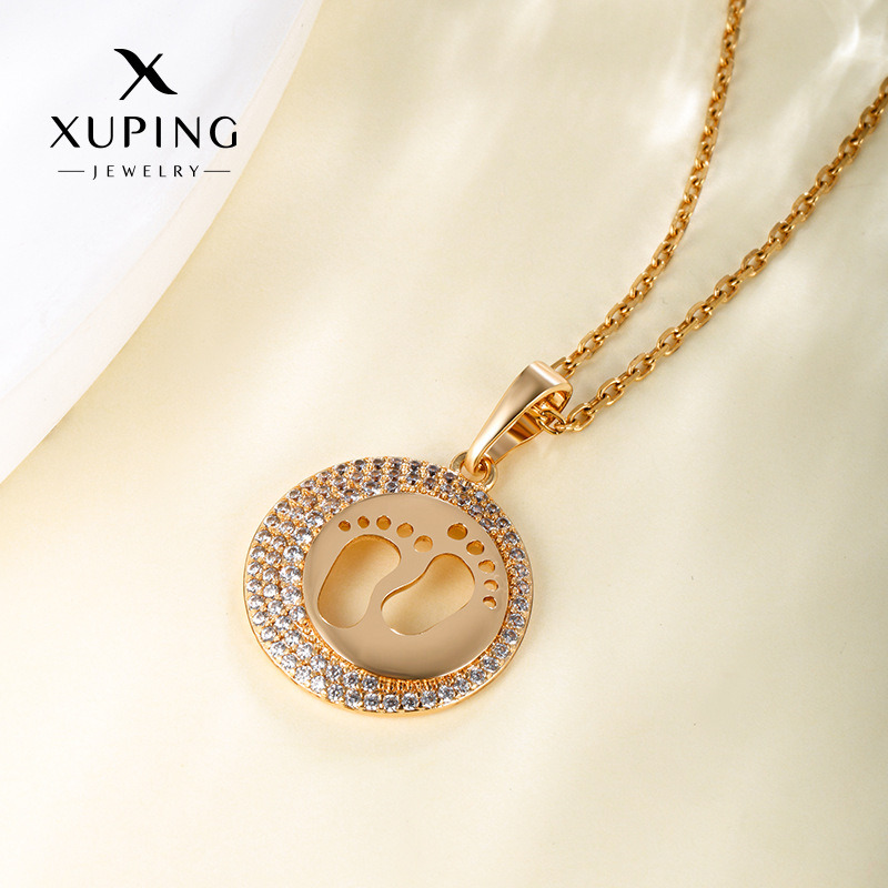 Xuping joyería colgante de huella de pie redondo hueco diseño creativo collar de diamond collar conmemorativo al por mayor